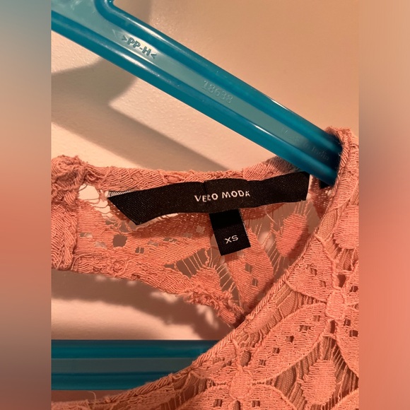 Vero Moda Lace Dress perfect for a special occasion or wedding - Picture 6 of 6